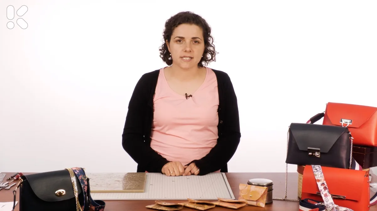 Iva Držmíšková a ukázka z kurzu Šití kožených kabelek