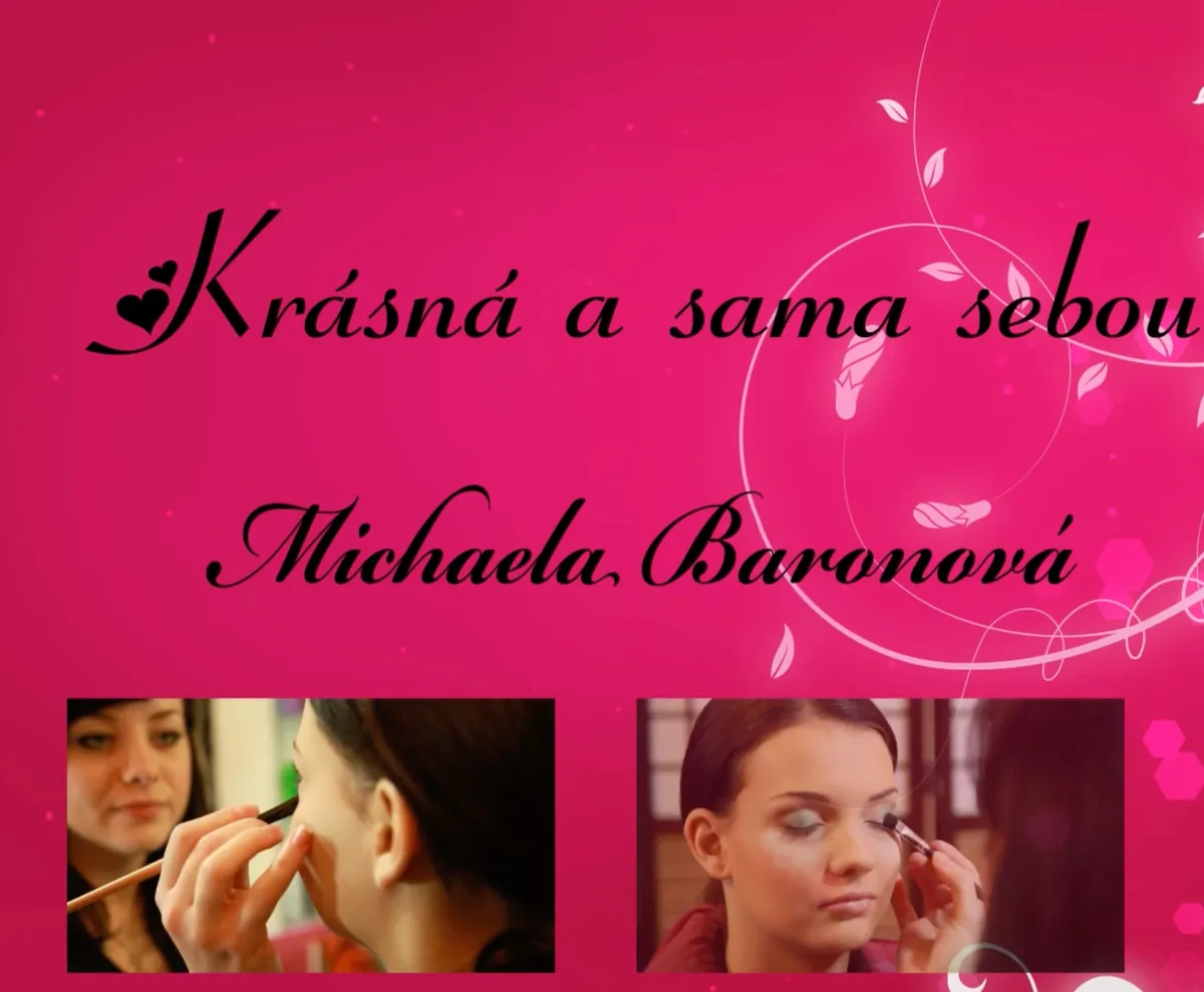 Žena se učí líčit podle online kurzu Krásná a sama sebou