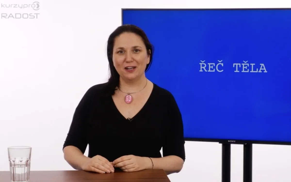 Petra Johansson: Kurz neverbální komunikace (recenze + videa zdarma)