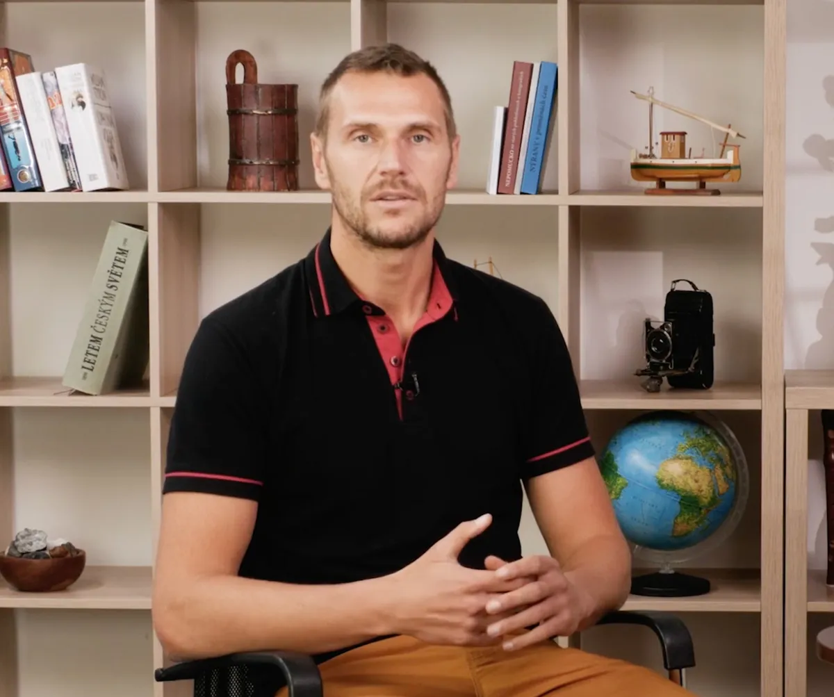 Lekce a praktické ukázky v kurzu meditace Tomáše Reinbergra