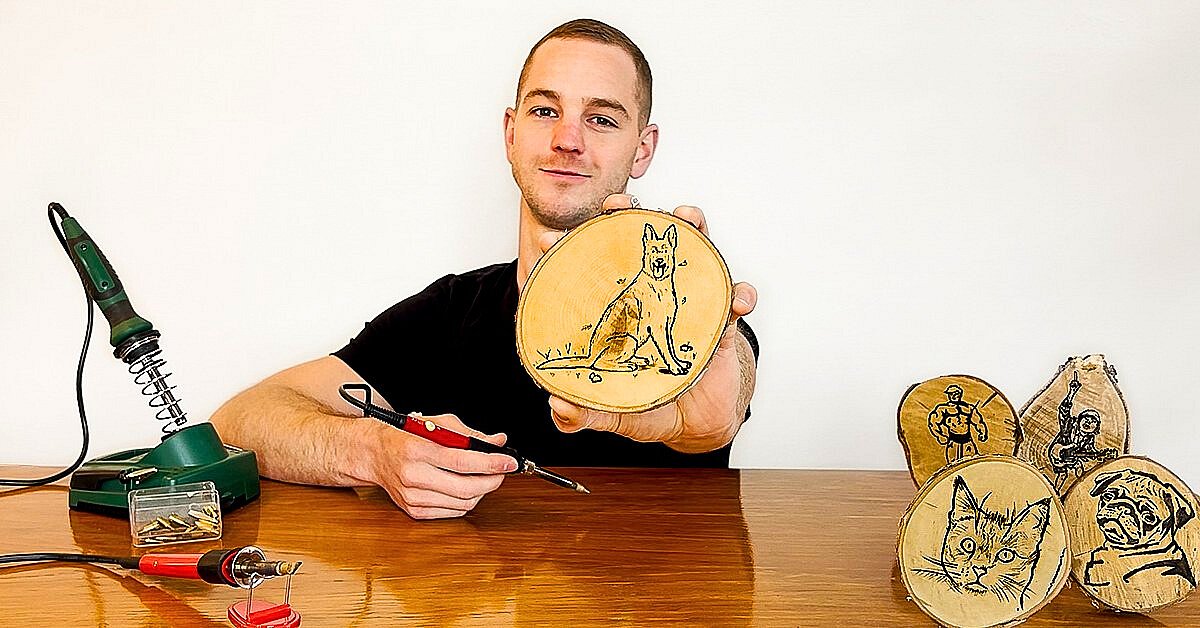 Hotové obrázky zvířat vypálené do dřevěných plátků a pájka z kurzu pyrografie