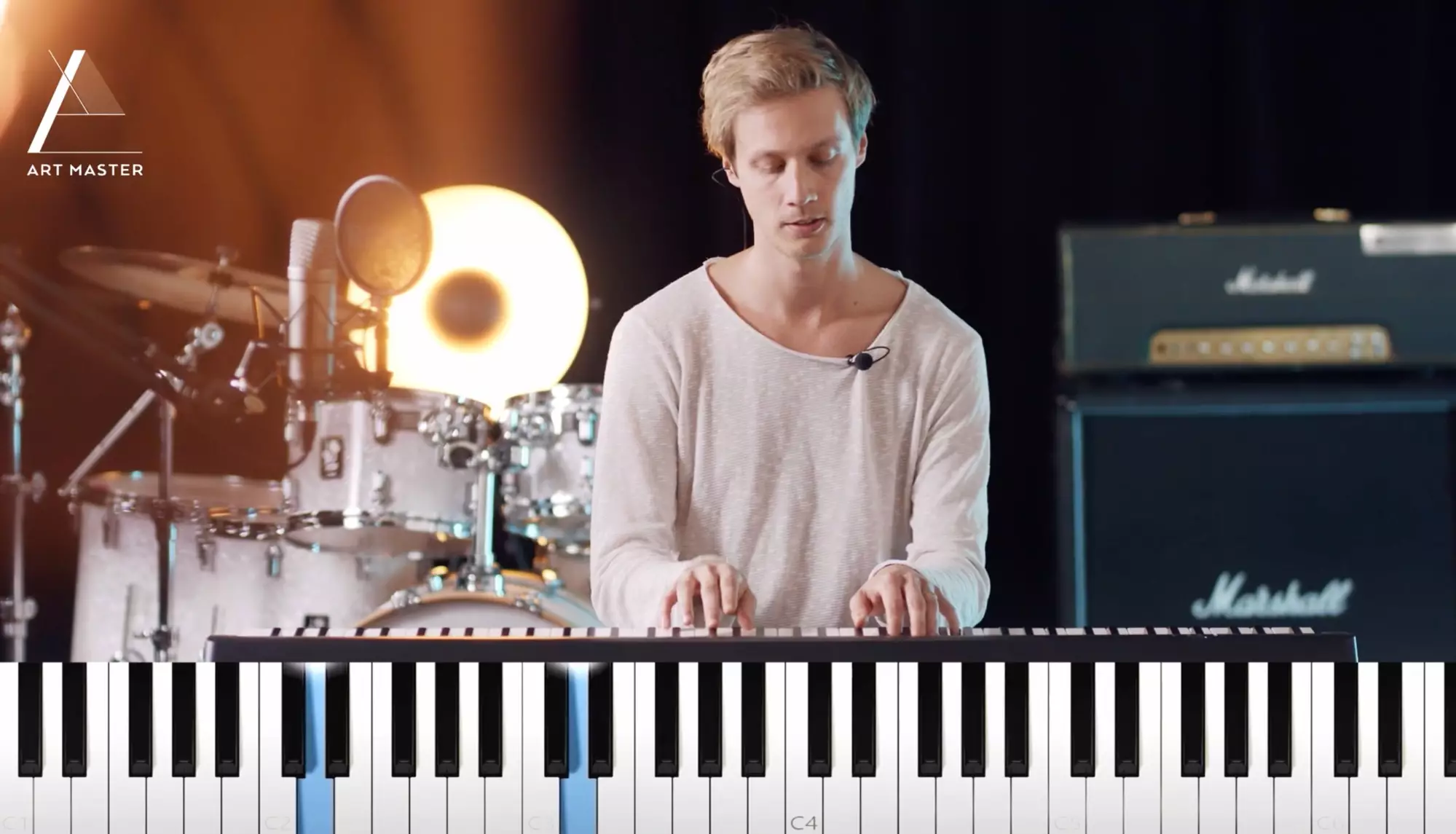 Adam Albrecht - Piano a klávesy online kurz